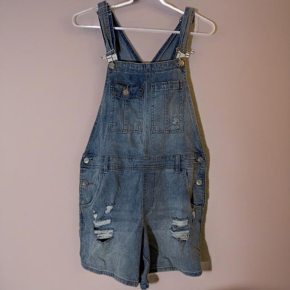 No Boundaries Distressed Denim Short Overalls L (11-13)